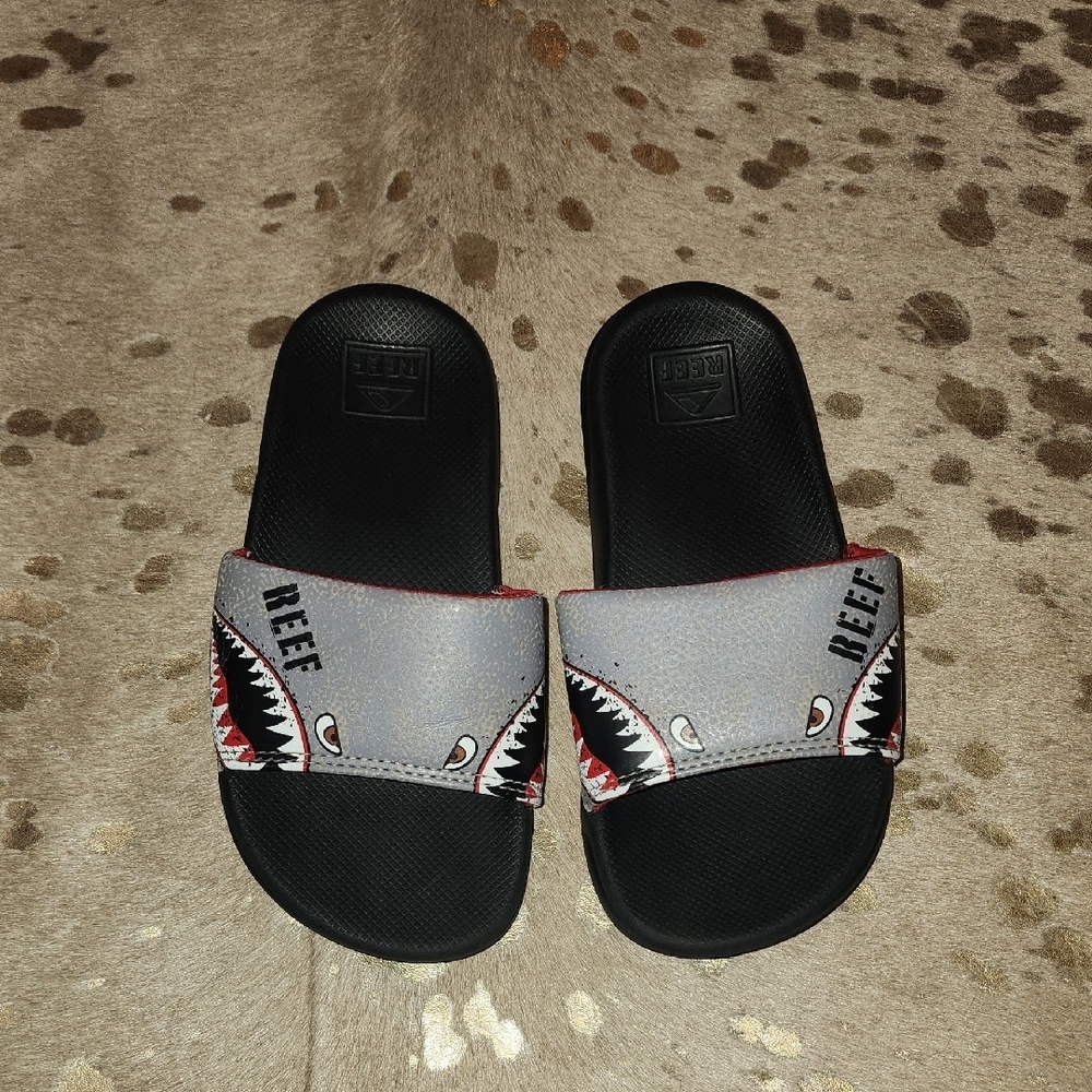 Reef Kids Sandals - Black and Gray Shark Design